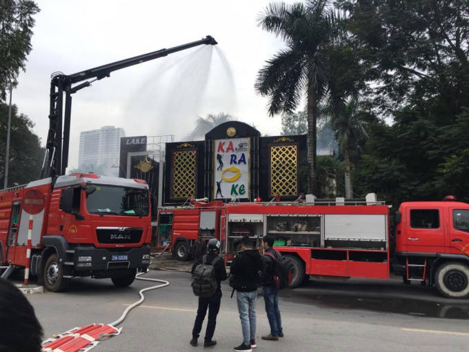 Nhận được tin báo lực lượng Cảnh sát PCCC đã đến hiện trường phối hợp với cơ quan phường sở tại dập ngọn lửa đang bùng phát.