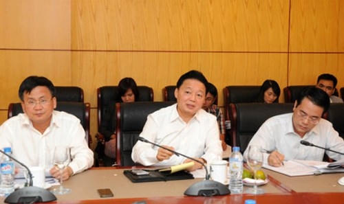 B&ocirc;̣ Trưởng Tr&acirc;̀n H&ocirc;̀ng Hà làm vi&ecirc;̣c với tỉnh Vĩnh Phúc. Ảnh: BTN