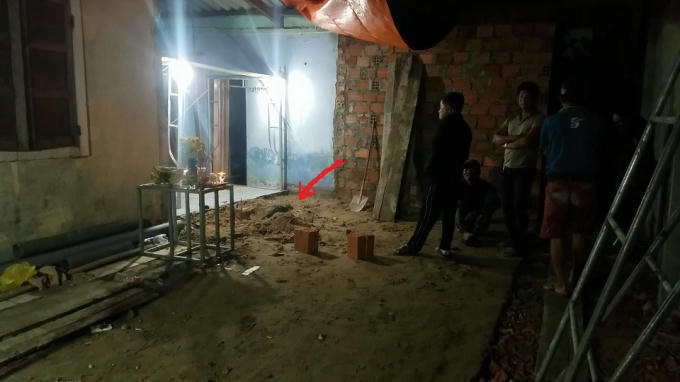 Nơi phát hiện phần thi thể của anh D. dưới nền nhà.