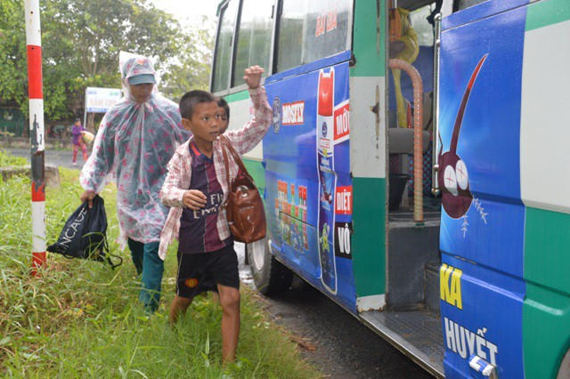 Ngay sau Noel, người miền Tây nháo nhào chạy bão