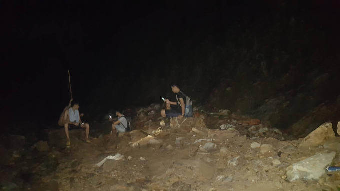 Phút "hứng sóng" điện thoại bất thành của các đồng nghiệp