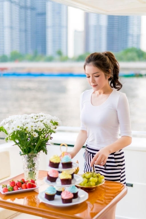 Lý Nhã Kỳ tổ chức tri&ecirc;̉n lãm kim cương tr&ecirc;n du thuy&ecirc;̀n tri&ecirc;̣u đ&ocirc;