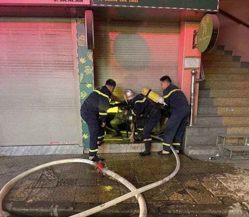 Lực lượng Cảnh sát PCCC và CNCH có mặt ở hiện trường.