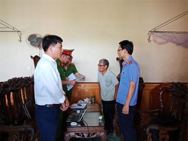 khoi to Quang Loc