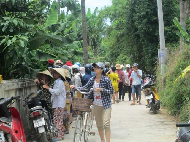 Mặc dù được người dân kịp thời ứng cứu nhưng chỉ cứ được 2 em.