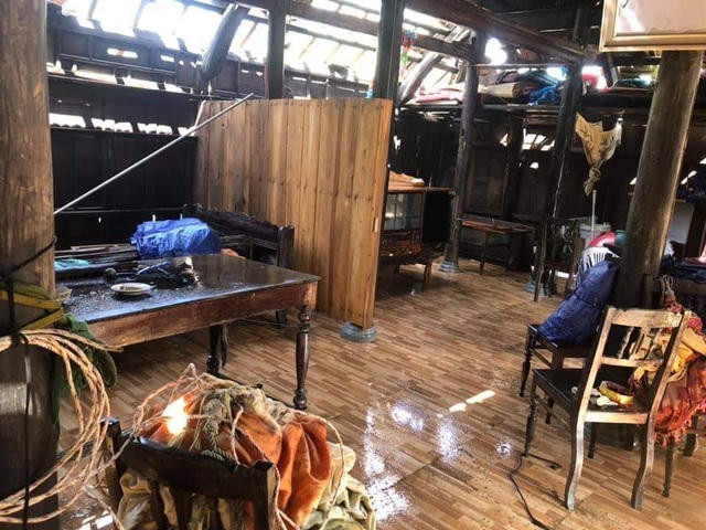 Căn nhà của gia đình ông Đinh Bá Lưu hư hỏng nặng sau trận lũ.
