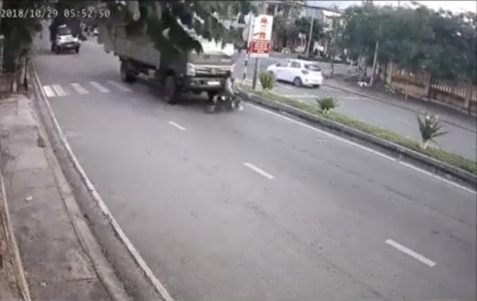 Ngã ba Nguyễn Trọng Kỹ giao với Quốc lộ 1A, thành phố Cam Ranh, tỉnh Khánh Hòa liên tục xảy ra tai nạn giao thông. Ảnh: Căt từ clip