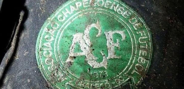 Túi hành lý của cầu thủ CLB Chapecoense được tìm thấy trên chiếc máy bay gặp nạn.