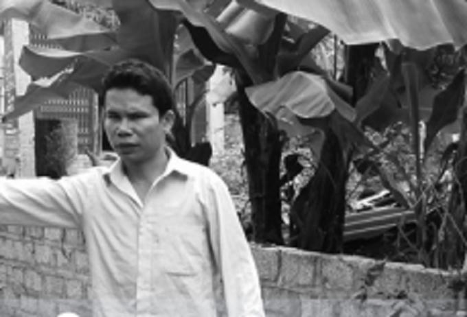 Trần Minh Tư diễn tả lại quá trình xảy ra vụ xô xát.