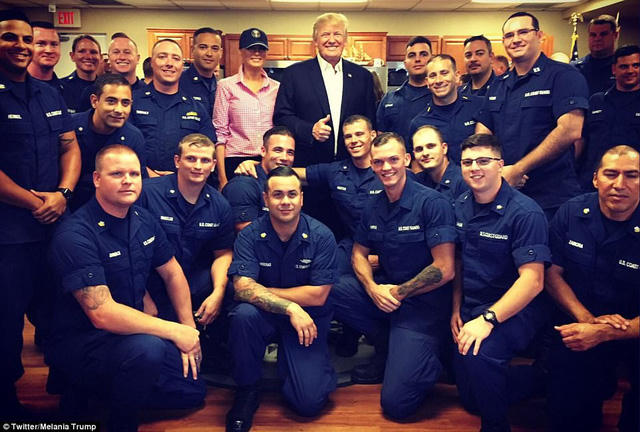 Tổng thống Trump và phu nhân đang tận hưởng kỳ nghỉ nhân dịp lễ Tạ ơn tại khu nghỉ dưỡng Mar-a-Lago. Trước đó, ông cũng gửi thông điệp mừng lễ Tạ ơn tới toàn thể người dân Mỹ, trong đó ca ngợi những thành tựu vượt trội của đất nước như thị trường chứng khoán ở mức cao nhất, quân đội ngày càng mạnh, tỷ lệ thất nghiệp thấp nhất trong 17 năm… (Ảnh: Twitter Melania Trump)