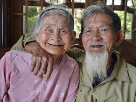 Mối lương duyên của hai con người vùng quê chân chất này khiến bất cứ ai chứng kiến cũng phải ngưỡng mộ và trân quý.