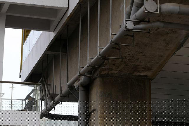 Hiện tại ở một số nhà ga có công nhân thi công phía bên trong, các hạng mục bên ngoài gần như đã hoàn thành. Sau nhiều lần lỗi hẹn, tuyến đường sắt Cát Linh - Hà Đông vẫn chưa có mốc cụ thể cho ngày chính thức đưa vào khai thác thương mại