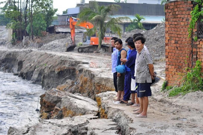 Đồng Nai: Kè bê tông 9 tỷ đồng vừa nghiệm thu qua cơn mưa nhỏ đã sập do... “tiền ít”