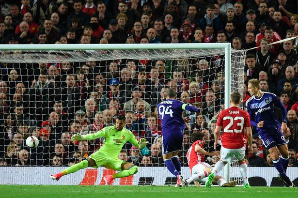 Hanni đưa trận đấu trở về thế cân bằng.