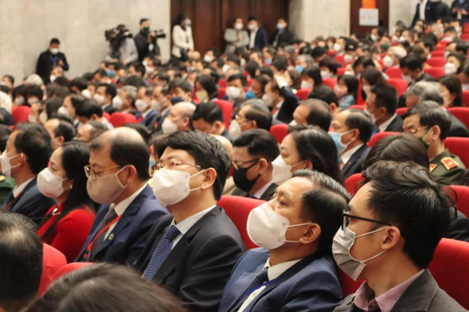 Thứ trưởng Bộ Tư pháp Nguyễn Thanh Tịnh (thứ 3 từ phải sang) cùng các đại biểu dự Đại hội lần thứ XI Hội Nhà báo Việt Nam.