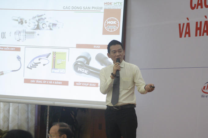 Đại diện Công ty NGK chuyên sản xuất bugi xe gắn máy - một trong những doanh nghiệp nhiều năm kiên trì chống hàng giả phát biểu tại hội thảo.
