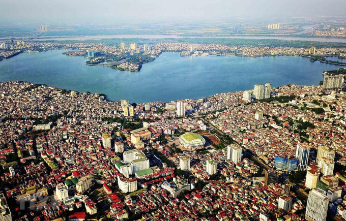 Hồ Tây (quận Tây Hồ) là hồ nước tự nhiên lớn nhất ở nội thành, diện tích chừng 500 ha, nhìn từ góc độ này hồ Tây giống như lá phổi lớn mang lại bầu không khí trong sạch cho Thủ đô. (Ảnh: Thành Đạt/TTXVN)