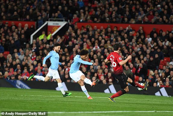 Bernardo Silva và Leroy Sane giúp Man City giành 3 điểm.