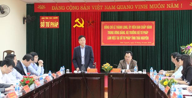 Bộ trưởng Lê Thành Long cùng Đoàn công tác tới thăm và làm việc với Sở Tư pháp tỉnh Thái Nguyên. Ông Trịnh Việt Hùng, Phó Chủ tịch UBND tỉnh Thái Nguyên cùng lãnh đạo Sở Tư pháp tham dự buổi làm việc.
