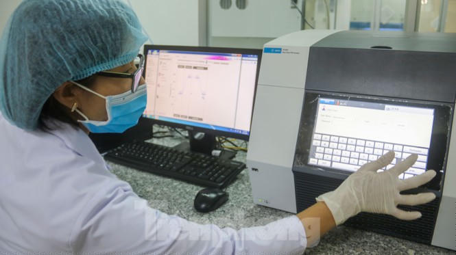 Giá 1,4 tỷ đồng, máy phục vụ xét nghiệm COVID-19 của Đà Nẵng hoạt động như thế nào? - ảnh 6