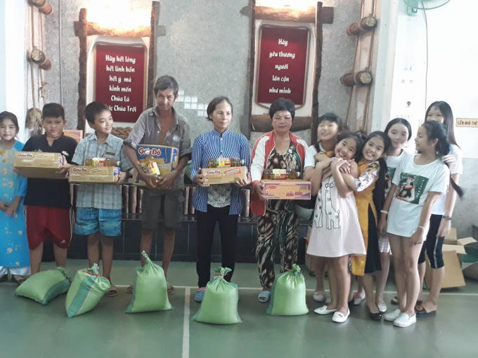 Hình ảnh đời thường đáng yêu và thành tích học tập