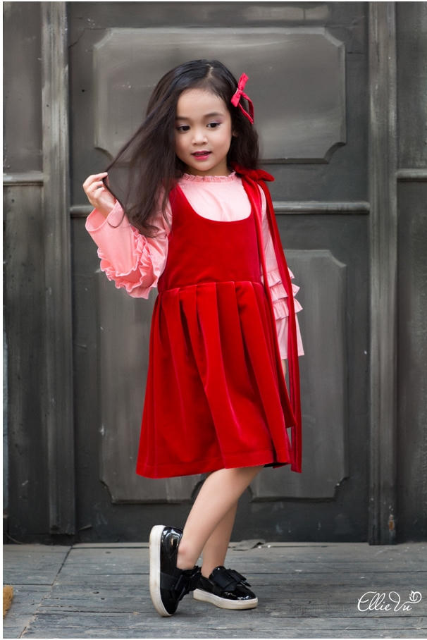 Fashionista “nhí” Chu Diệp Anh, Minh Trí chọn đồ cho Mùa Giáng Sinh
