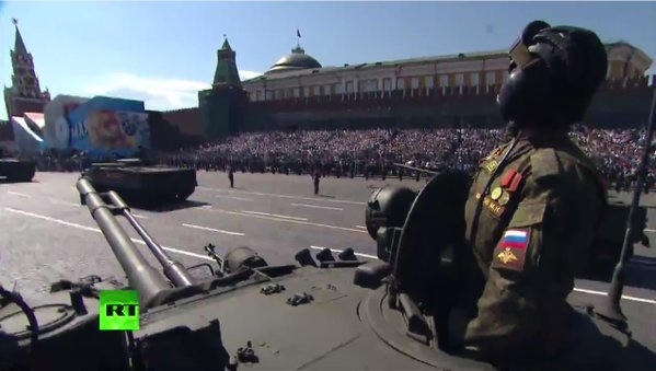 Lễ duyệt binh mừng Ng&agrave;y Chiến thắng cũng được tổ chức tại nhiều th&agrave;nh phố, gồm Vladimir, Irkutsk, Novosibirsk, Yoshkar-Ola, Barnaul, Omsk, Kirov, v&agrave; Nizhny Tagi.
