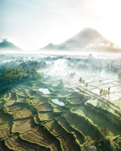 Hiếm có nơi nào mang vẻ đẹp đa dạng và mê hoặc như Bali, Indonesia.