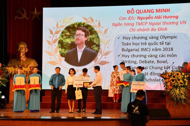 Chị Hải Hương luôn đồng hành cùng con trong hành trình chinh phục tri thức và trưởng thành.