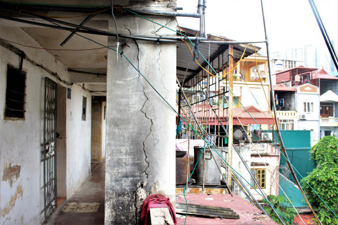 Tình trạng nứt, vỡ xuất hiện ở khăp nơi