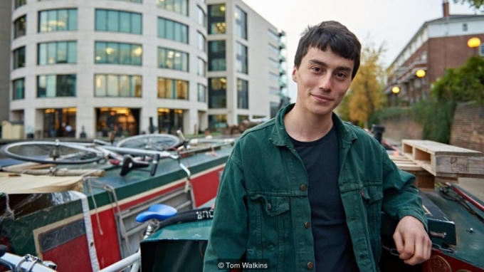 Trong quá khứ, nhà thuyền không được đưa ra sử dụng rộng rãi. Cho tới trước khi Matthew Winters cùng trào lưu "chuyển lên nhà thuyền sống", thì chỉ có một bộ phận nhỏ của cộng đồng sinh sống trên phương tiện này.