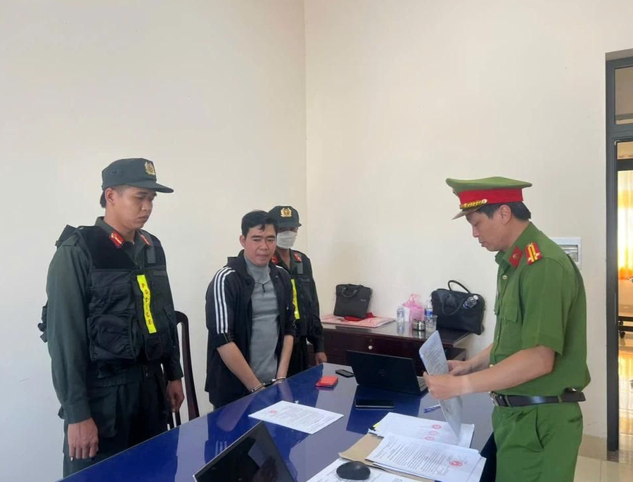 Lưu Văn Nam cùng bị khởi tố về tội vi phạm quy định về an toàn thực phẩm.