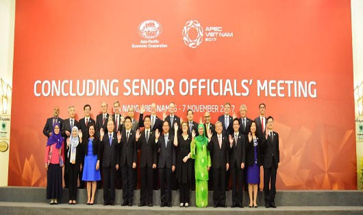 Các quan chức tham dự Hội nghị ngày 6/11.