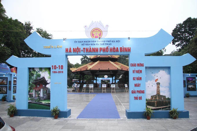 Triển lãm “Hà Nội – Thành phố Hòa bình” tại nhà Bát Giác, Vườn hoa Lý Thái Tổ.