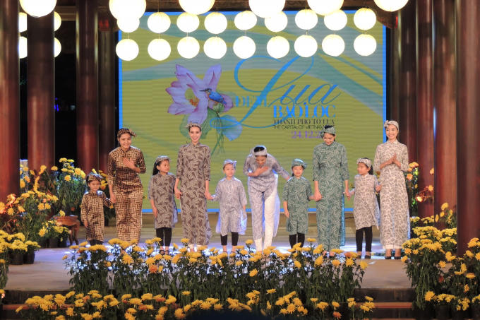 Một buổi trình diễn thời trang về chất liệu là lụa truyền thông Bảo Lộc đã khép lại, nhưng nhiều cơ hội đã mở ra với nhiều người trồng dâu, nuôi tằm, ngành nghề nổi tiếng Bảo Lộc xưa kia đang dần hồi phục mạnh mẽ. Hi vọng mai này Lụa truyền thống Bảo Lộc luôn đúng với chủ đề của chương trình: ''Bảo Lộc ngày mới óng ánh sắc tơ''!.