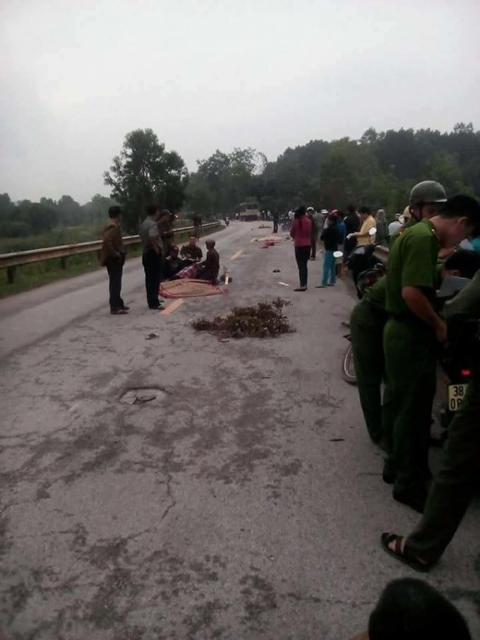 Vụ tai nạn thương tâm khiến 2 mẹ con tử vong tại chỗ, 2 người khác bị thương nặng.