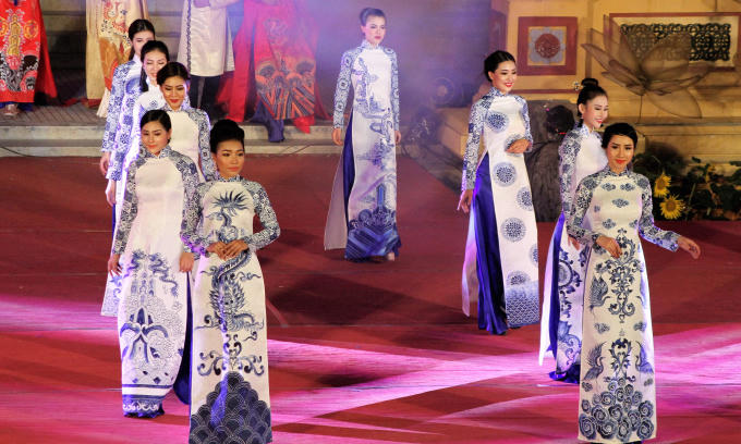 Festival Huế 2018: “Huế Vàng Son”, độc đáo áo dài xưa