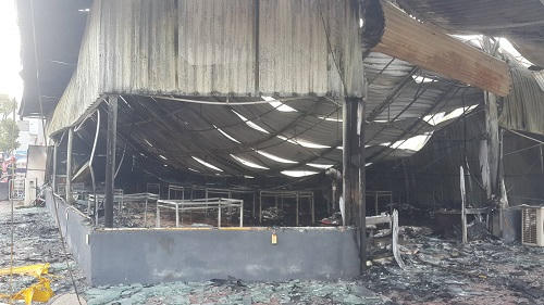 Vụ cháy đã thiêu rụi toàn bộ vật dụng và tài sản của nhà hàng.