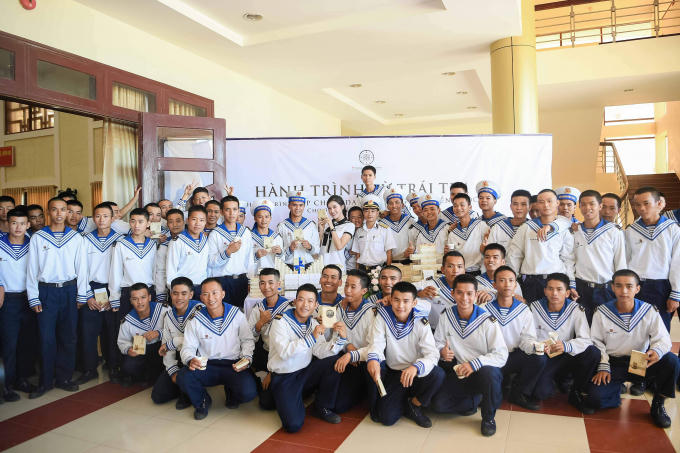 “Hành trình từ trái tim” vùng biển đảo sẽ đi qua 28 tỉnh, thành phố có biển với chặng đường gần 2.000 hải lý, tương đương 3.000 km cùng sự đồng hành của hoa hậu, á hậu: Mỹ Linh, Thu Ngân, Hoàng My, Huyền My, Ngọc Trân,... và các ca sĩ Mỹ Linh, Thái Thùy Linh, diễn viên Lương Thanh… Từ ngày 16 - 30/6, hành trình sẽ đến các cụm đảo miền Bắc ở Quảng Ninh, Hải Phòng, sau đó đến Khánh Hòa và các cụm đảo miền Nam như Phú Quốc, Kiên Giang, Cà Mau… Tiếp tục hành trình phụng sự cộng đồng, trong năm 2020, hành trình sẽ đến với thanh niên, chiến sĩ và người dân trên các cụm đảo miền Trung. Điểm nổi bật và ấn tượng nhất là hành trình sẽ đến với quần đảo Trường Sa và hệ thống nhà giàn DK1.
