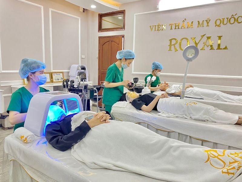 Công ty TNHH Viện thẩm mỹ Quốc tế Royal bị phạt 82 triệu đồng, đồng thời bị tước quyền sử dụng giấy phép hoạt động trong thời hạn 2 tháng. (Ảnh: Viện thẩm mỹ Quốc tế Royal)