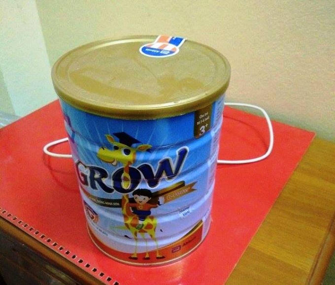 Theo chị H., hộp sữa này được mua cùng với sản phẩm mà con chị bị tiêu chảy sau khi sử dụng.