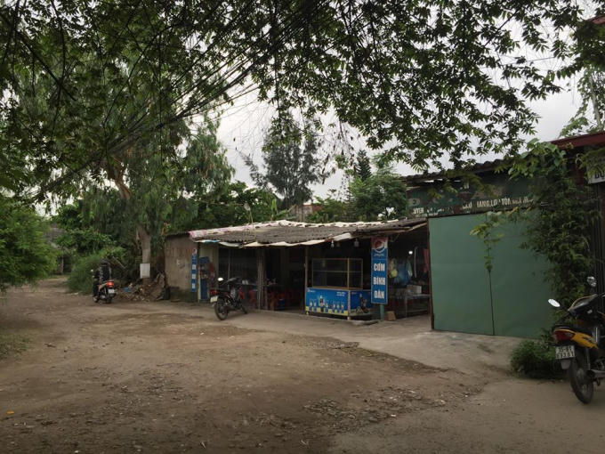 Người dân tổ dân phố 3 phố Đông Kinh, phường Đằng Giang, Hải Phòng đang phải chịu sống cảnh tạm bợ để chờ đất tái định cư gần chục năm nay.