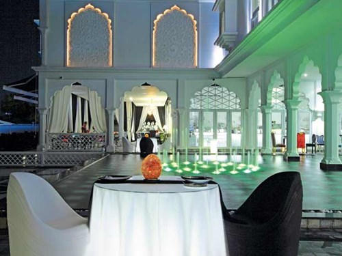 Đường nét kiến trúc, hoa văn phảng phất không gian ngôi đền Taj Mahal Ấn Độ