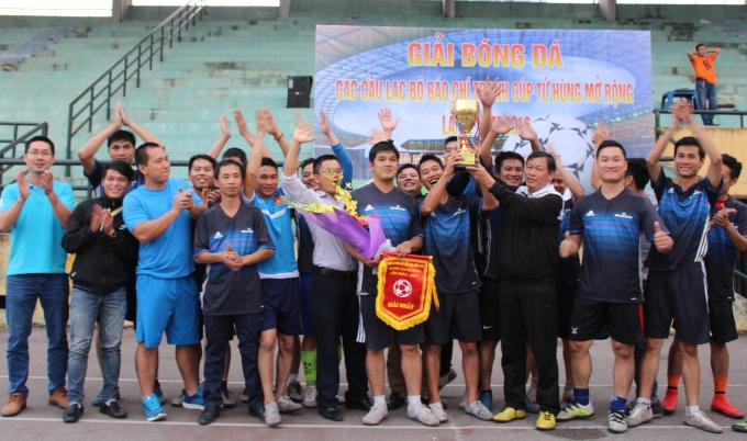 Câu lạc bộ bóng đá báo chí Hà Tây đã xuất sắc vượt qua Câu lạc bộ bóng đá báo chí Nam Định và giành cúp vô địch.