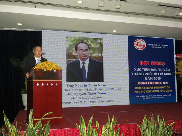 Bí thư Nguyễn Thiện Nhân cũng cho hay, TPHCM đang tập trung đẩy nhanh việc triển khai thực hiện Đề án “Xây dựng thành phố trở thành đô thị thông minh”