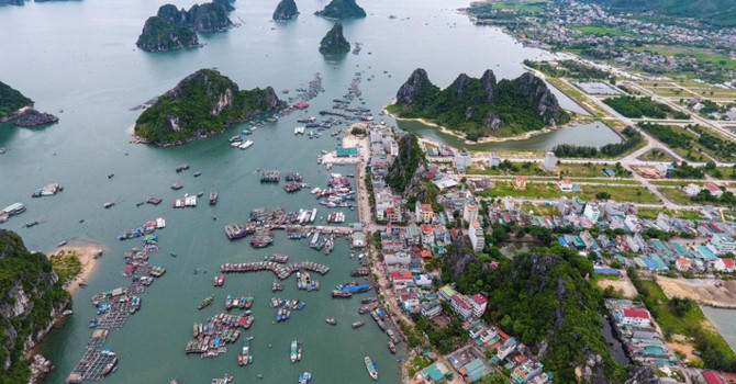 Một cảng biển nằm tại huyện V&acirc;n Đồn, tỉnh Quảng Ninh. Việt Nam sẽ c&oacute; ba đơn vị h&agrave;nh ch&iacute;nh - kinh tế đặc biệt: V&acirc;n Đồn (Quảng Ninh), Ph&uacute; Quốc (Ki&ecirc;n Giang) Bắc V&acirc;n Phong (Kh&aacute;nh Ho&agrave;) - Ảnh: Zing.