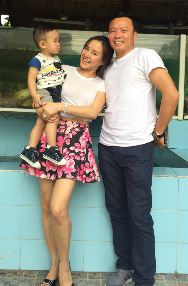 Vy Oanh cho biết gia đình cô bị ảnh hưởng nặng nề vì tin tức sai sự thật, bịa đặt trắng trợn.