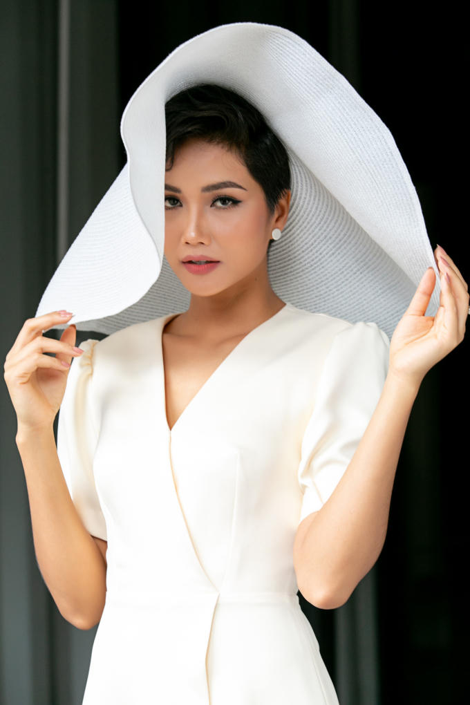 Bất ngờ trước một H’hen Niê “bên ngoài mạnh mẽ, bên trong yếu mềm”