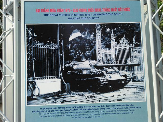 TPHCM tổ chức triển l&atilde;m ảnh tr&ecirc;n đường phố kỷ niệm đại lễ 30/4