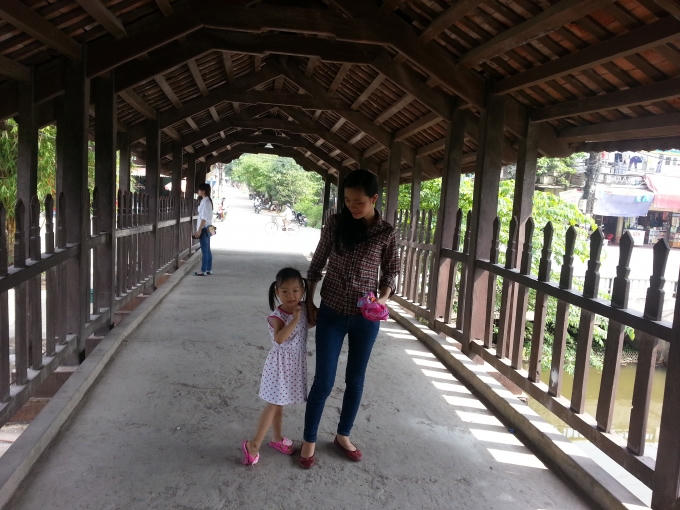 Cầu có 3 nhịp, mỗi nhịp 4 gian, dài 36m, rộng 3m.